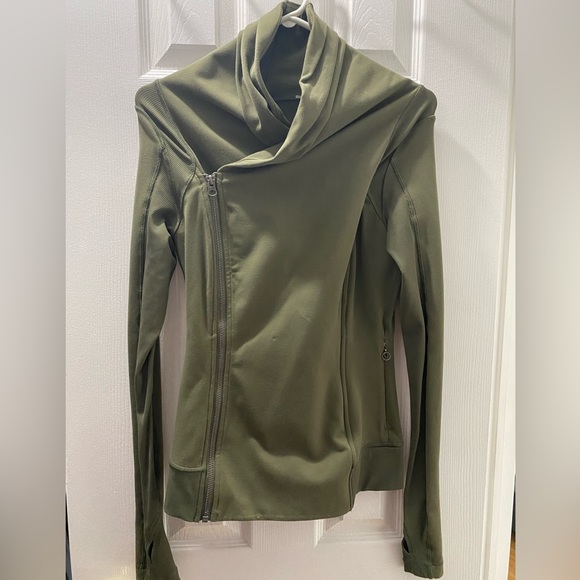 Lululemon jacket size 4 - Picture 6 of 8